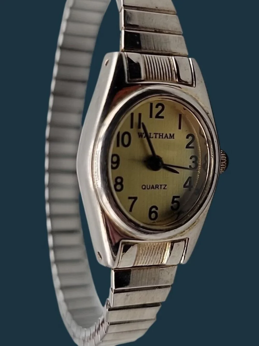 Vintage Waltham Ladies Quartz Watch 6.5